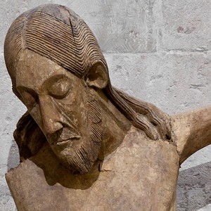 Kruzifix aus St. Georg Köln, letztes Drittel 11. Jh., Weide, 189,5 x 52 cm, Inv.-Nr. A 9 © Rheinisches Bildarchiv