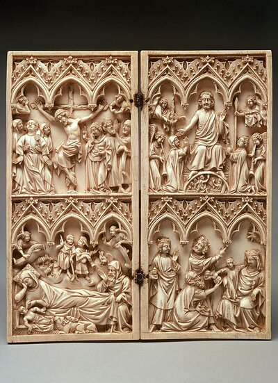 Vierteilige Abbildung von der Geburt und der Kreuzigung Christi.