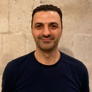 Portraitfoto von Ayhan Aksu.