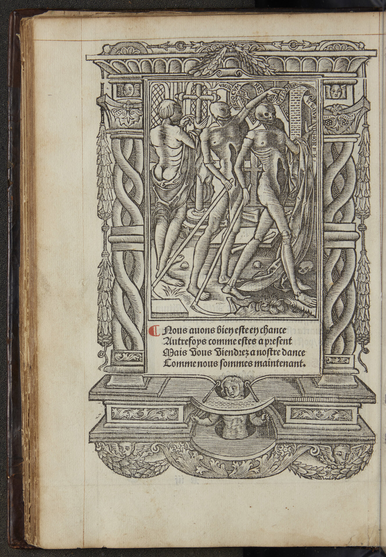 Mit einem Bild bedruckte linke Seite eines Buches