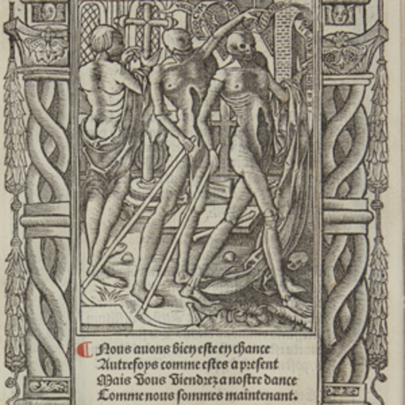 reich verzierter Druck mit drei toten Figuren in einem dekorativen Rahmen