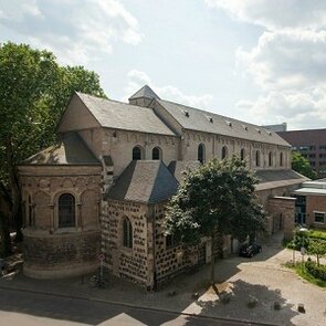 Farbfoto des gesamten Museumsgebäudes. 