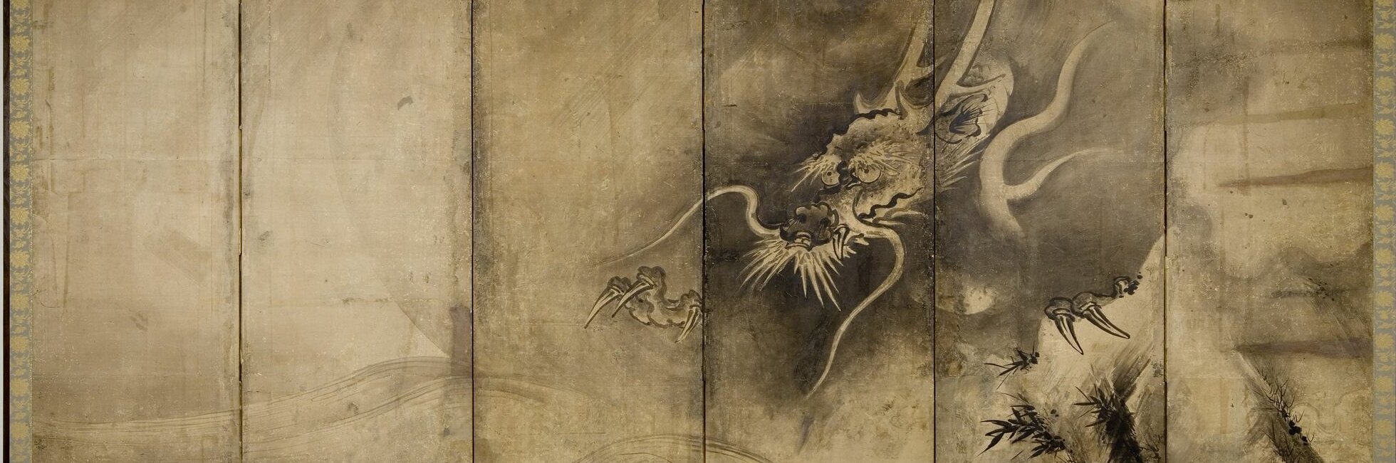 [Translate to English:] Asiatisches Stellschirmpaar mit Drachen und Tiger.