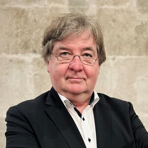 Portrait photo of the director Dr. Moritz Woelk