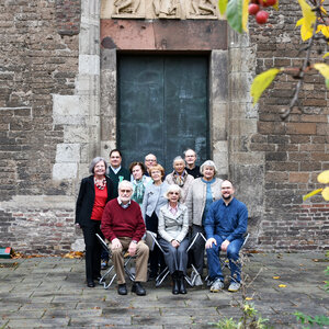 Ein Gruppenbild der Ehrenamtlichen Mitglieder des Arbeitskreises Führungen im Museumsgarten