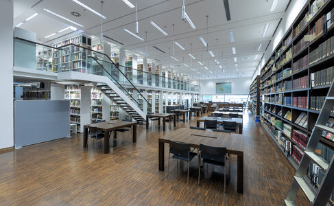 Blick in die Bibliothek von RJM und Museum Schnütgen