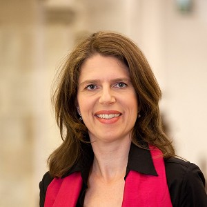 Porträtfoto von Dr. Manuela Beer.