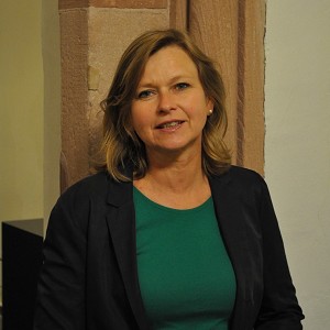 Porträtfoto von Claudia Haseloh.