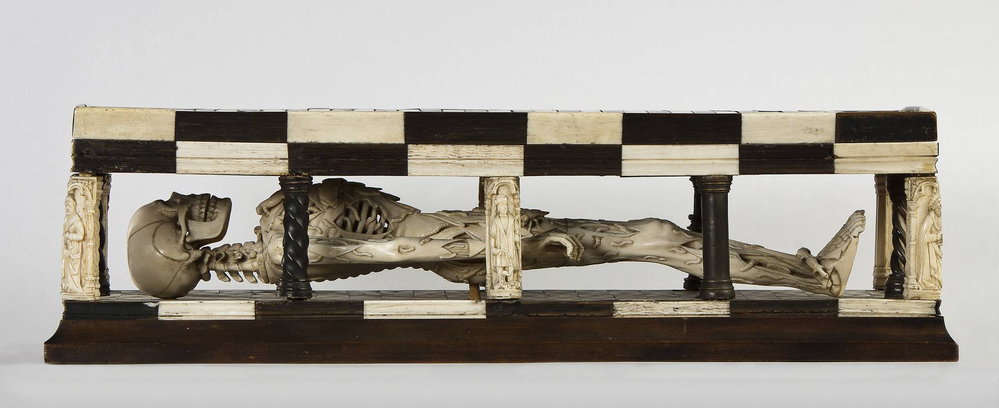 【1点限定】memento mori - 噤まれた右手 - 朽木のオブジェ Figure of Death (Memento Mori), 1520s (Renaissance). Acquired by
