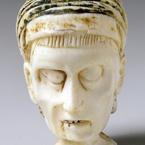  Double-sided Rosary Bead (front), Germany (?), 17th cent.,  ivory with setting fragments, H. 3.8 cm, inv. B 129,  © Rheinisches Bildarchiv 