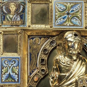  Einband eines karolingischen Evangeliars,  Köln, um 1170-80, (Handschrift St-Amand, um 860-880), vergoldetes Silber mit Email und Steinbesatz, 28 x 20 cm, Inv. G 531, Museum Schnütgen (aus der Sammlung F.F. Wallraf) © Rheinisches Bildarchiv 