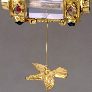  Reliquienanhänger, Köln, 2. H. 13. Jh., Bergkristall, vergoldetes Silber mit Glasbesatz, 8 x 3,3 x 1,7 cm, Inv. G 392, © Rheinisches Bildarchiv 