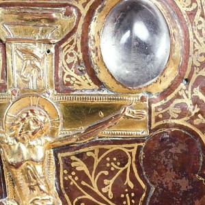  Reliquary in Bag Form, Cologne, c. 1220-1230, gilded sheet copper on oak, 16.5 x 14 x 4 cm, Inv. No. G 536, Museum Schnütgen (from the F.F. Wallraf collection) © Rheinisches Bildarchiv 