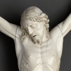  Crucifix,  Ignaz Elhafen, c. 1715, ivory, 46 x 27 cm, inv. no. B 116 a, © Rheinisches Bildarchiv 