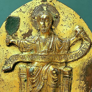  Christus mit der Wurfschaufel Köln, 1150-1160, Kupfer vergoldet, 16,4 x 14,5 cm, Inv.-Nr. G 578, © Rheinisches Bildarchiv 