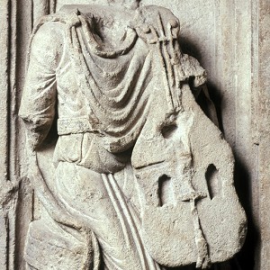  Fiddler, Cologne, c. 1190-1200, limestone, H. 84 cm, Inv. No. K 163, © Rheinisches Bildarchiv 