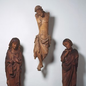  Triumphkreuzgruppe Nordfrankreich, 1250-1275, Weide, H. 167 cm (Christus), 156 cm (Maria), 150 cm (Johannes), Inv.-Nr. A 999 © Rheinisches Bildarchiv 
   