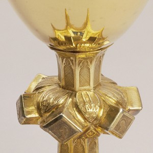  Kelch Köln, Mitte 14. Jh., Silber, neu vergoldet, Silberschmelz, H. 19,5 cm, Inv.-Nr. G 32 © Rheinisches Bildarchiv 