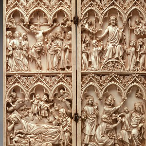  The Nativity of Jesus, Adoration of the Magi and Last Judgment, diptych, France, 14th cent., ivory with silver hinges, 21 x 19.5 cm, Inv. No. B 123, © Rheinisches Bildarchiv 